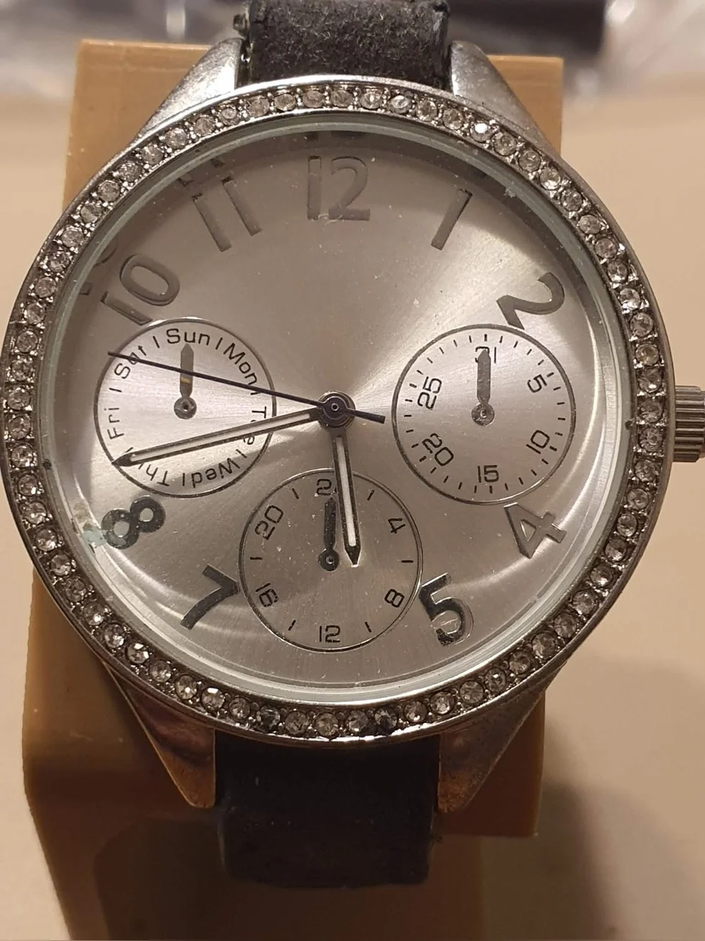 🦋10/$20🦋 Serra Silver Rhinestone Leather Women's Watch